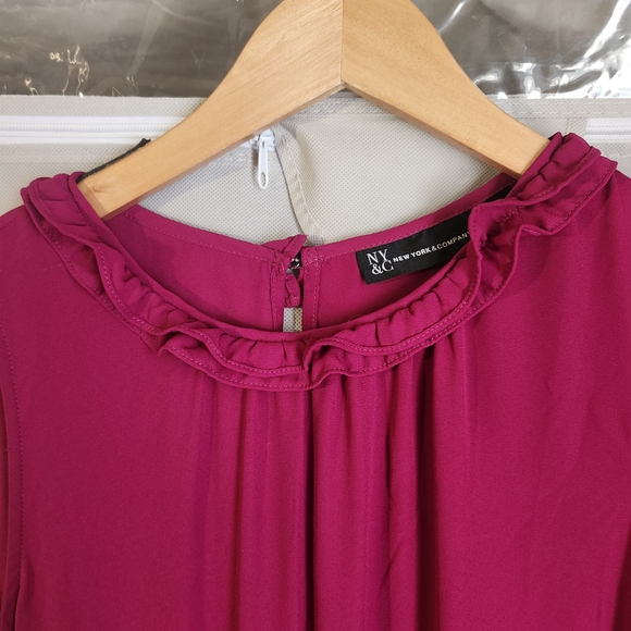 Sleeveless Ruffled Magenta Top - Picture 4 of 8